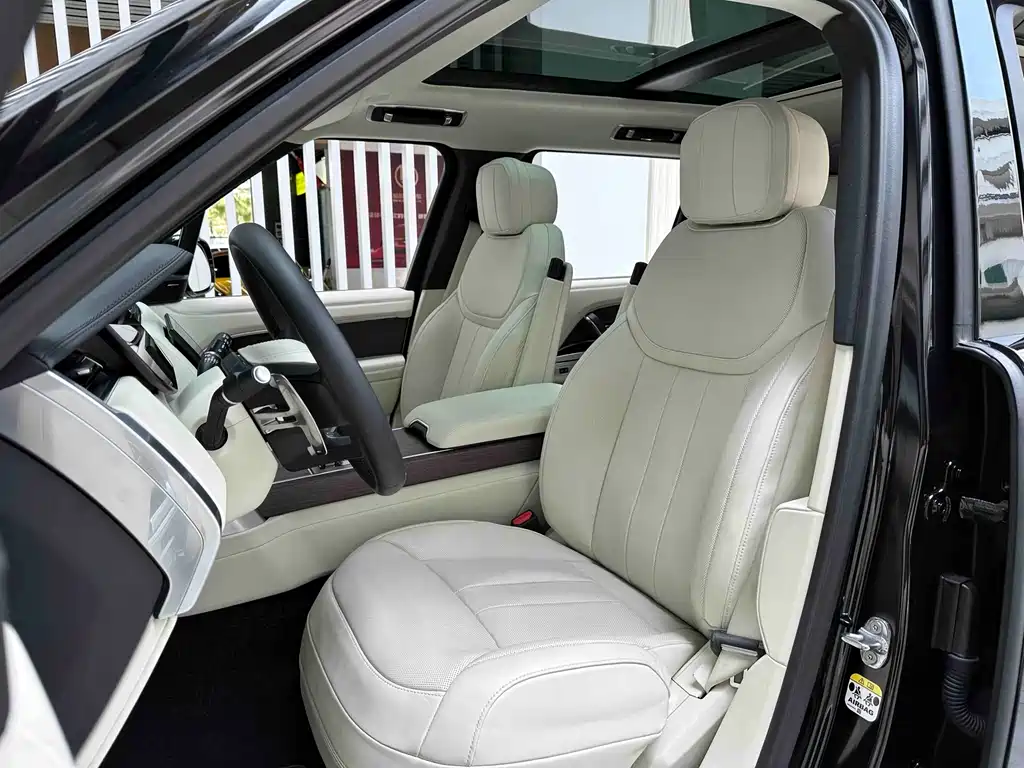Land Rover Range Rover 2025 3.0 L6 400PS Long Wheelbase мест