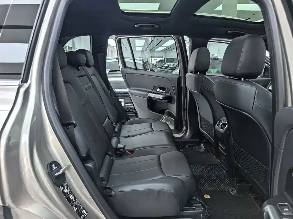 Mercedes-Benz GLB — миниатюра 12