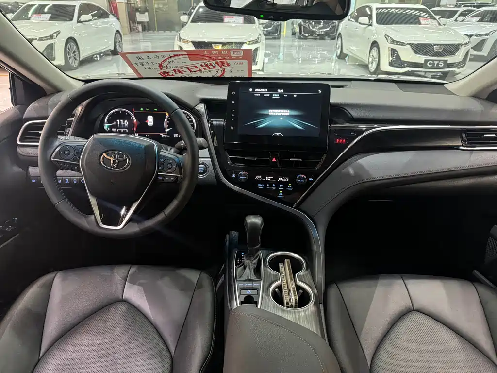 Toyota Camry — миниатюра 7