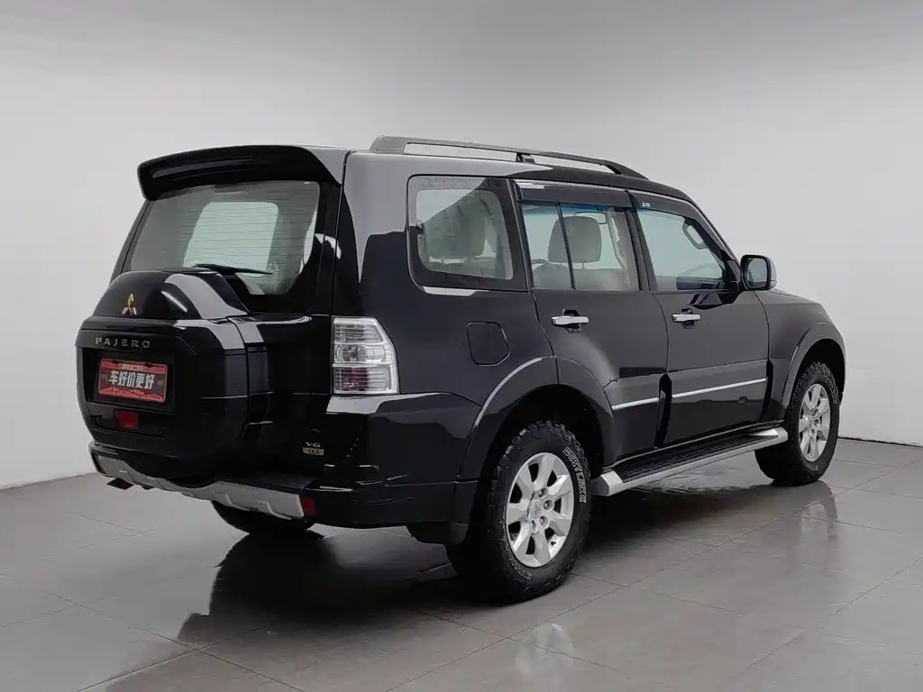 Mitsubishi Pajero (Import) — миниатюра 3