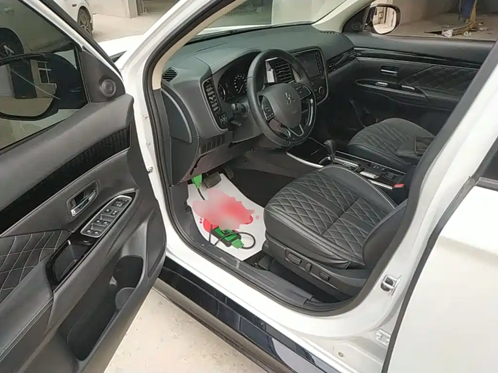 Mitsubishi Outlander — миниатюра 16