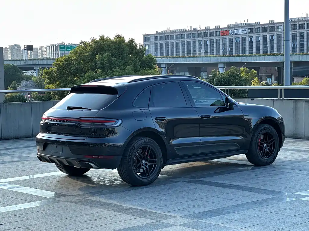 Porsche Macan — миниатюра 5