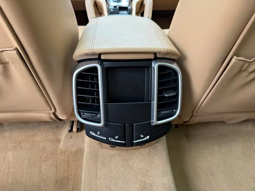 Porsche Cayenne — миниатюра 9