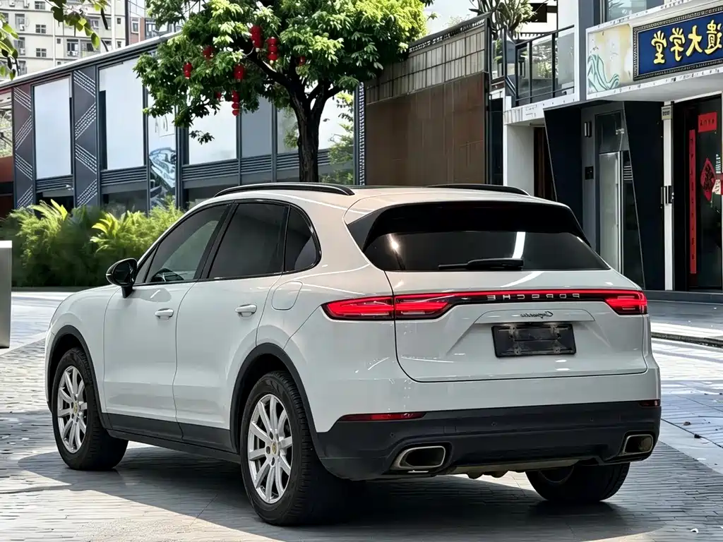 Porsche Cayenne — миниатюра 7