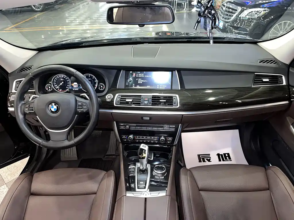 BMW 5 Series GT — миниатюра 12