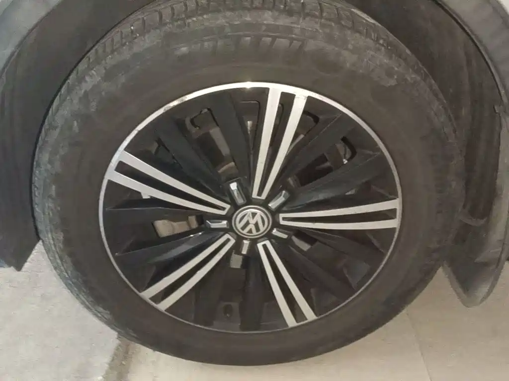 Volkswagen Tiguan L — миниатюра 23
