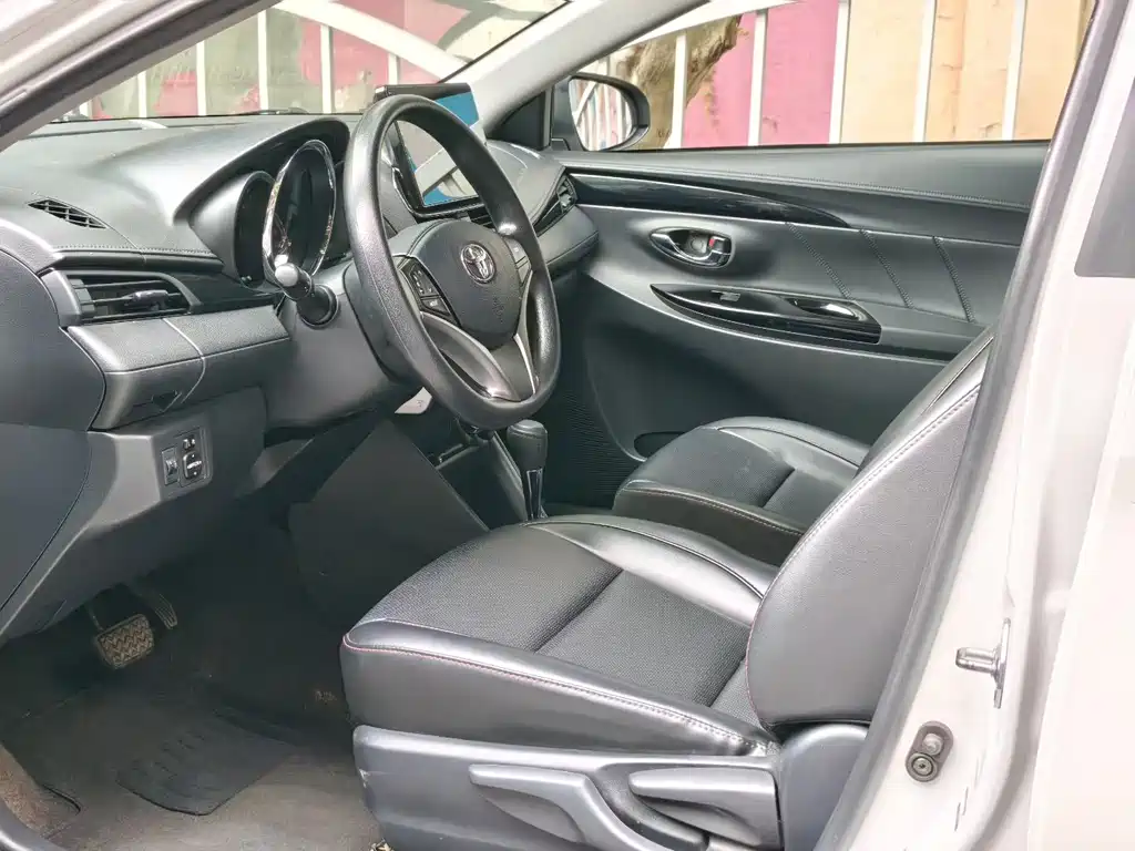 Toyota Yaris L — миниатюра 5