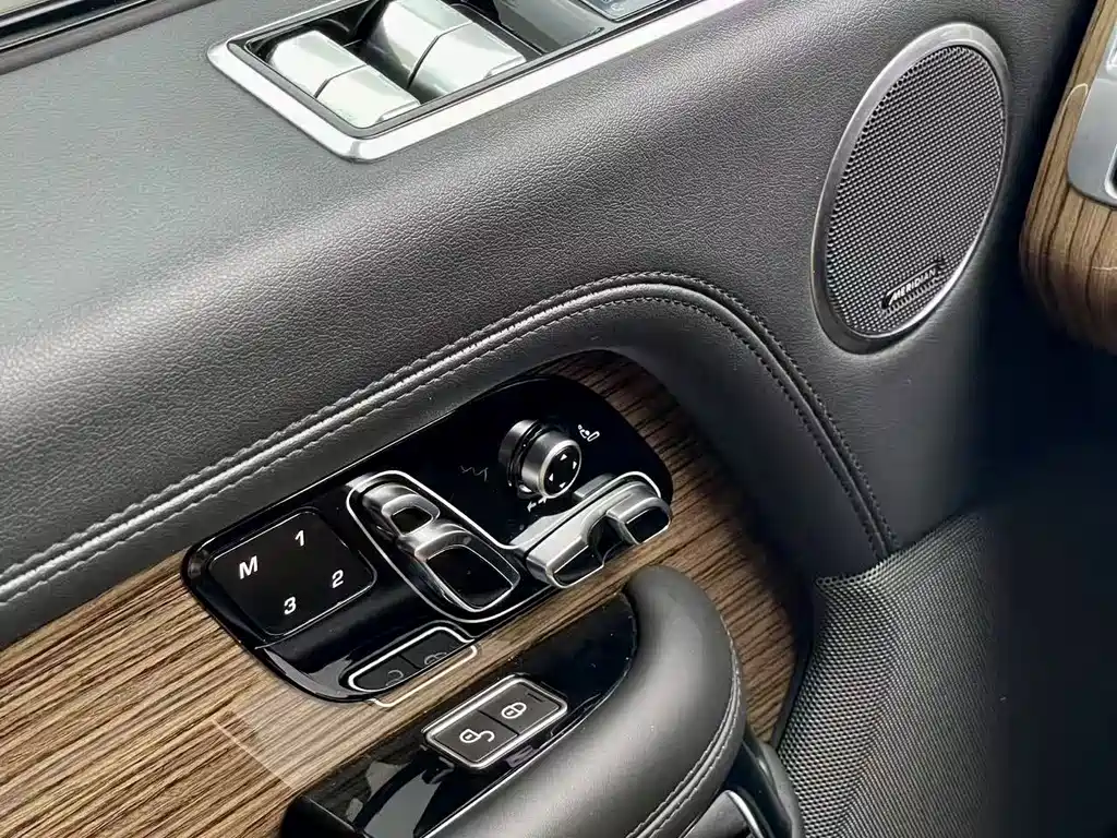 Land Rover Range Rover — миниатюра 9