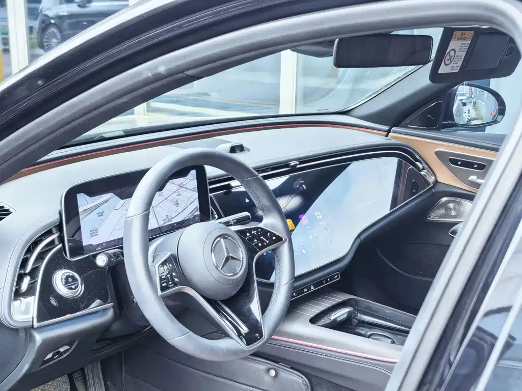 Mercedes-Benz E-Class — миниатюра 6