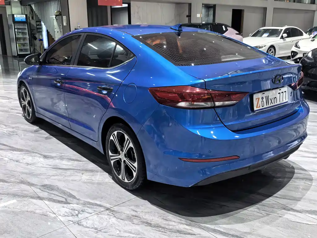 Hyundai Elantra — миниатюра 20