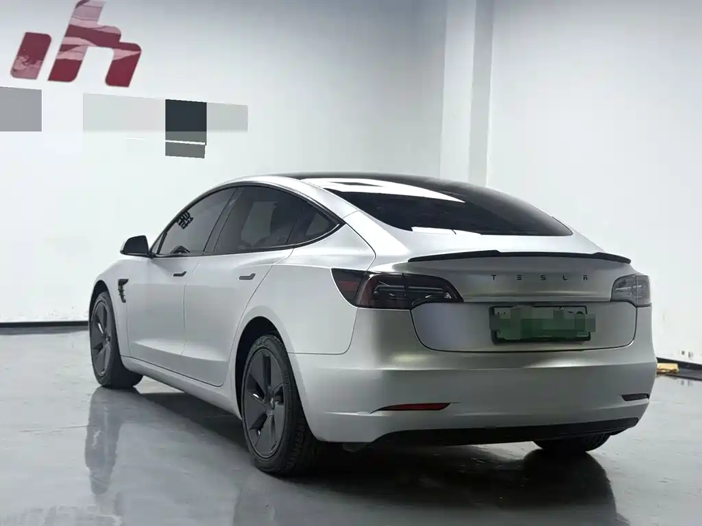 Tesla Model 3 — миниатюра 7
