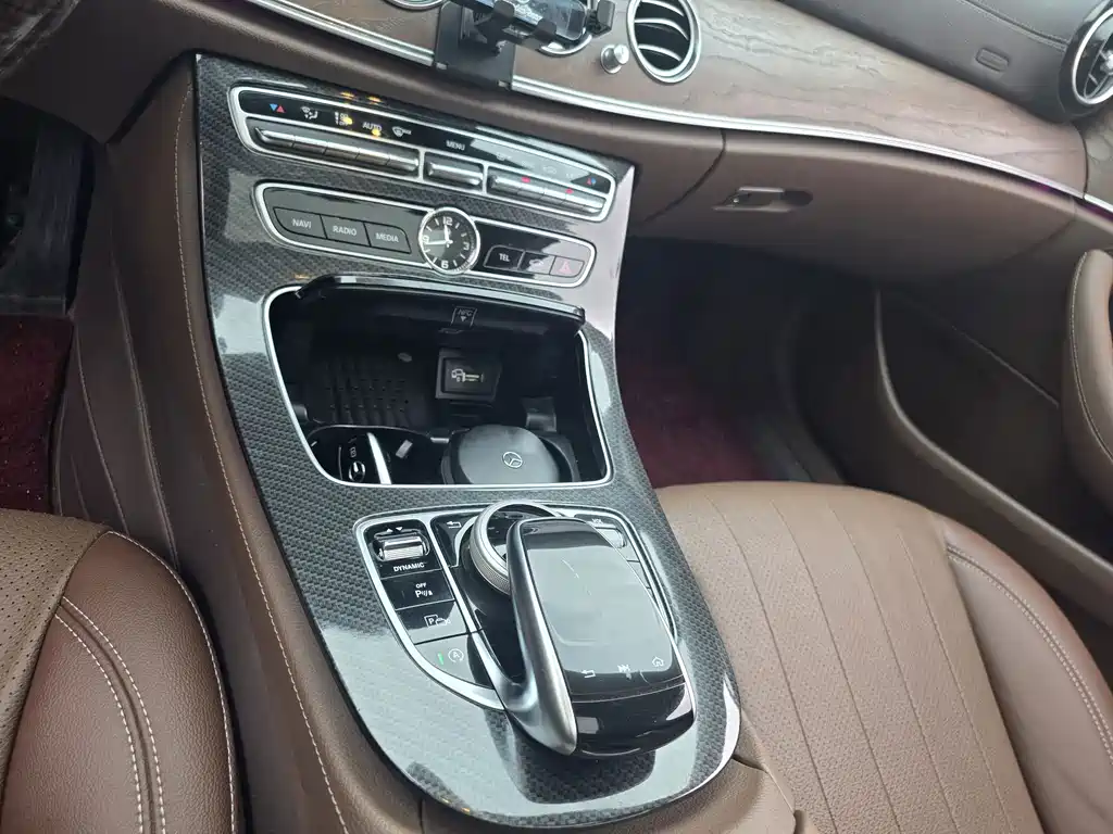 Mercedes-Benz E-Class — миниатюра 13