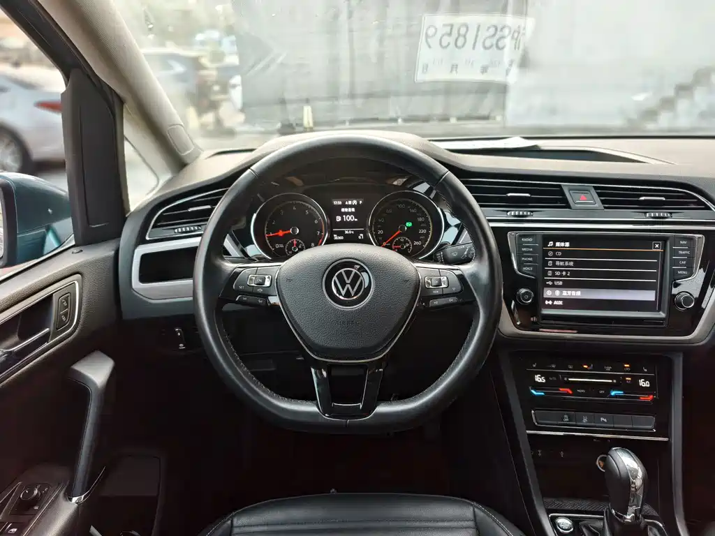 Volkswagen Touran — миниатюра 12