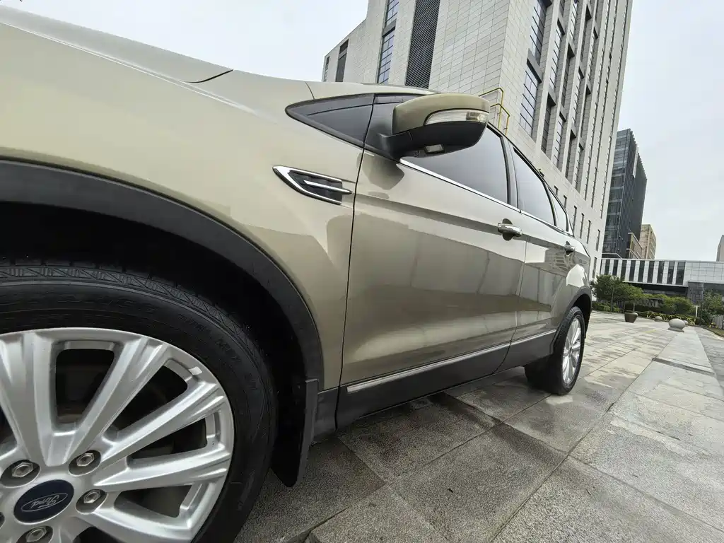 Ford Kuga — миниатюра 17