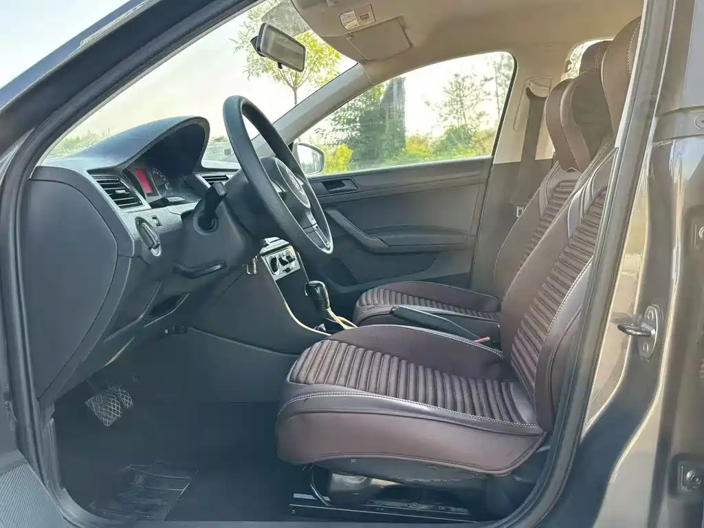 Volkswagen Santana — миниатюра 5