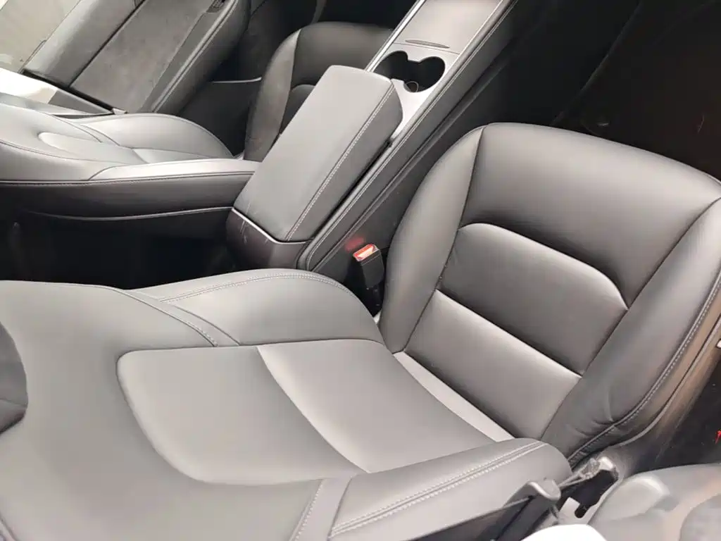 Tesla Model Y — миниатюра 25