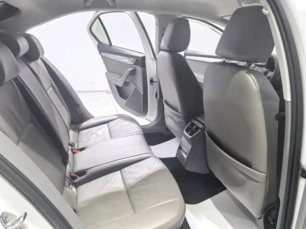 Skoda Octavia 2015 1.6L AT