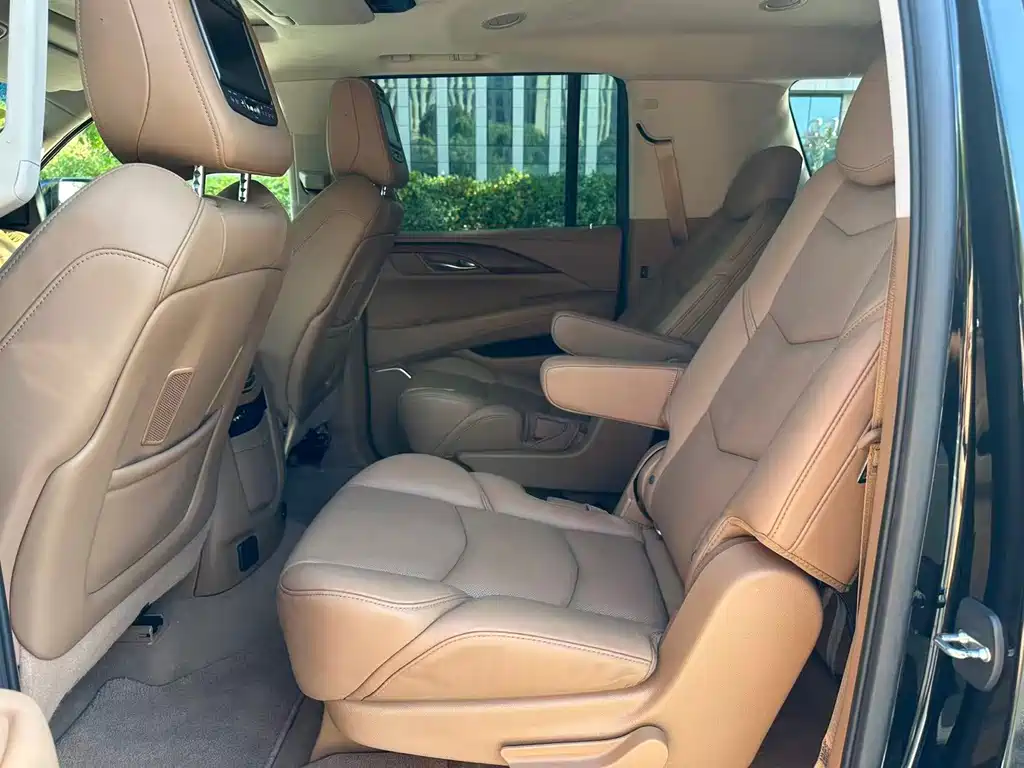 Cadillac Escalade — миниатюра 18