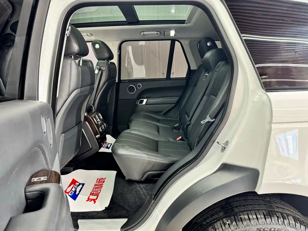 Land Rover Range Rover — миниатюра 8