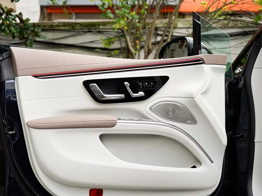 Mercedes-Benz EQS AMG — миниатюра 18