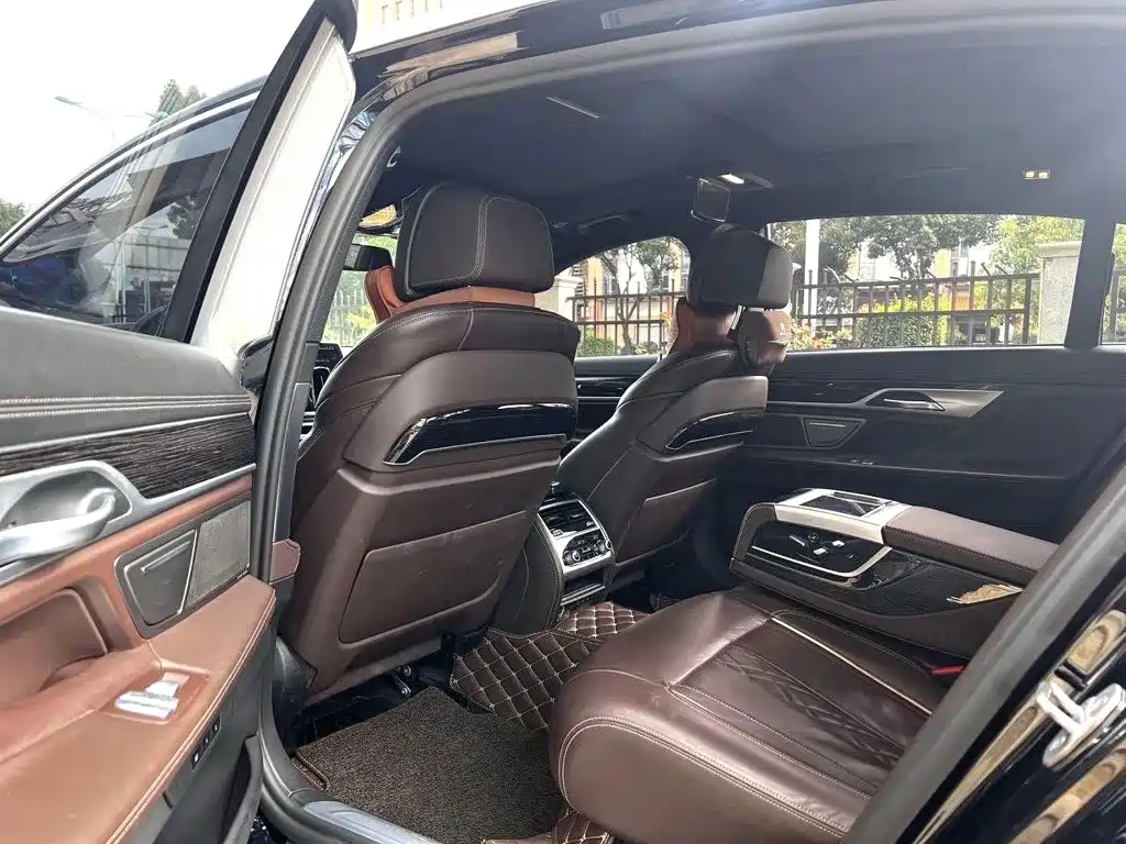 BMW 7 Series — миниатюра 5