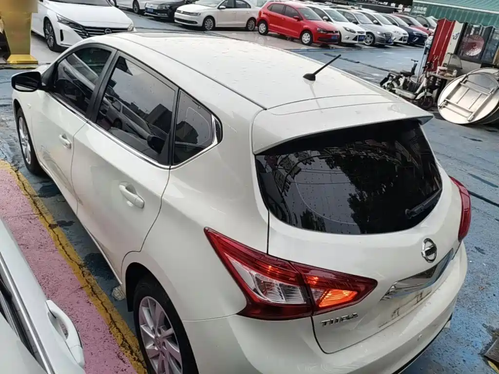 Nissan Tiida — миниатюра 5