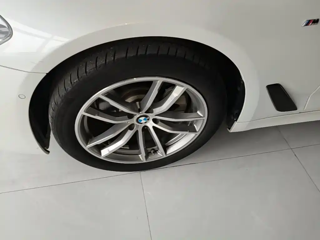 BMW 5 Series — миниатюра 23