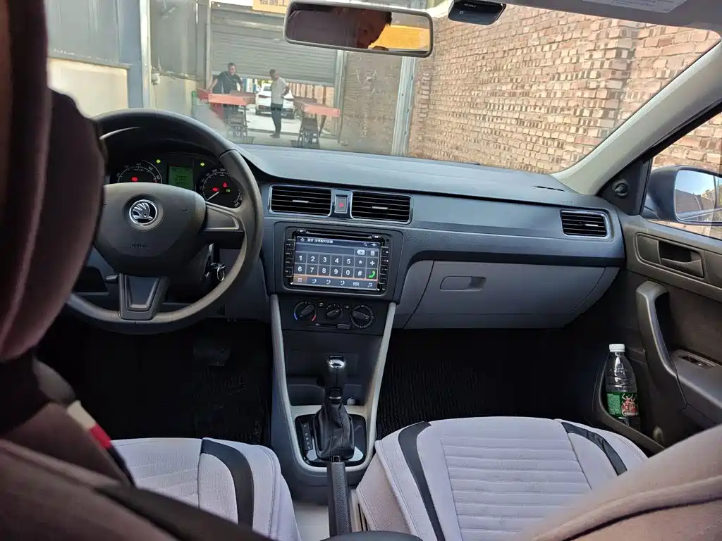 Skoda Rapid — миниатюра 10
