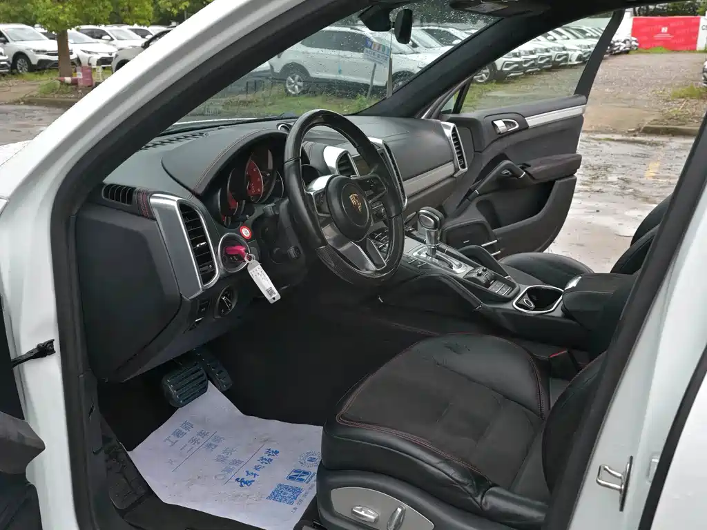 Porsche Cayenne — миниатюра 12