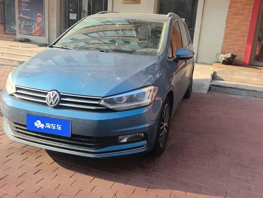 VOLKSWAGEN TOURAN