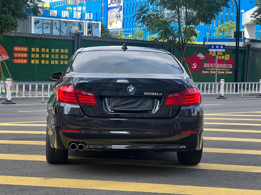 BMW 5 Series — миниатюра 6