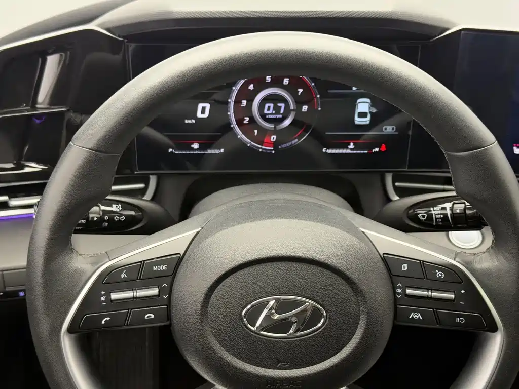 Hyundai Elantra — миниатюра 18