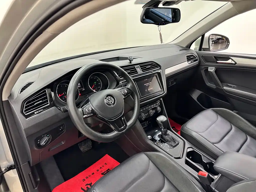 Volkswagen Tiguan L — миниатюра 10
