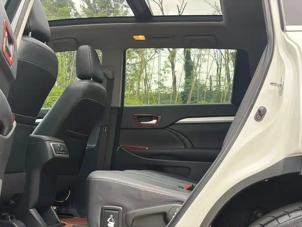 Toyota Highlander 2015 2.0T Luxury 7 мест