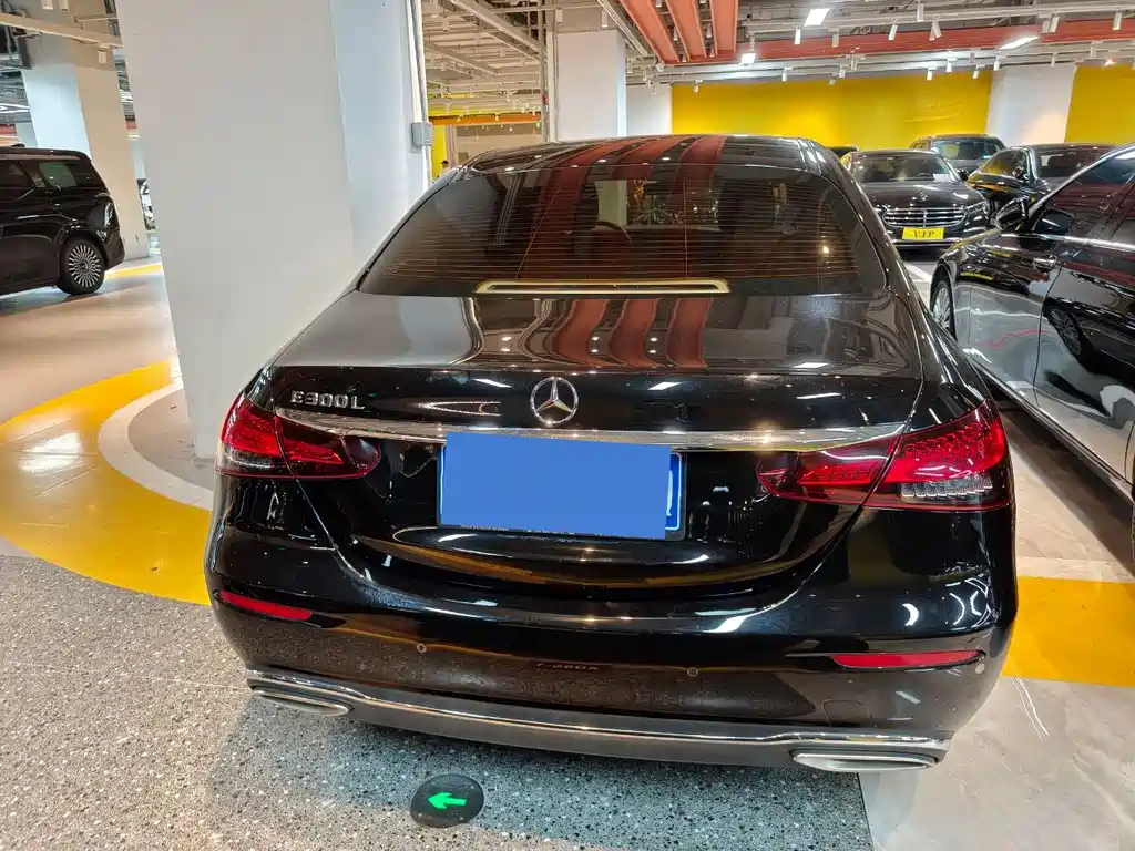 Mercedes-Benz E-Class — миниатюра 13