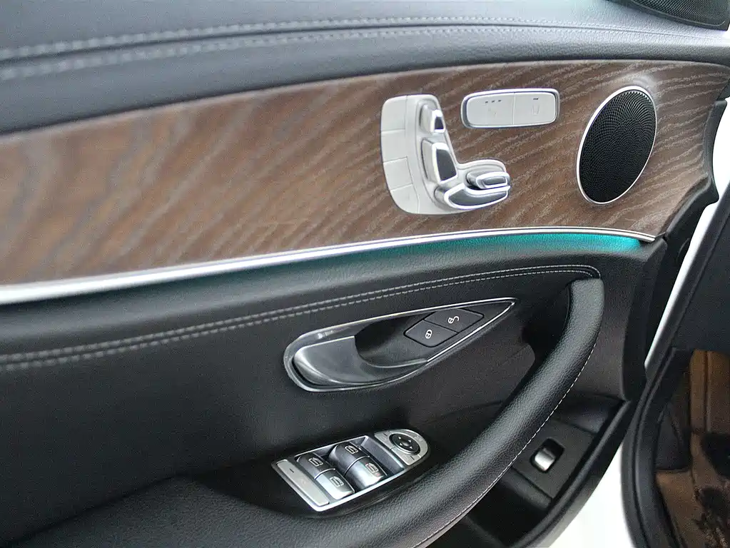 Mercedes-Benz E-Class — миниатюра 14