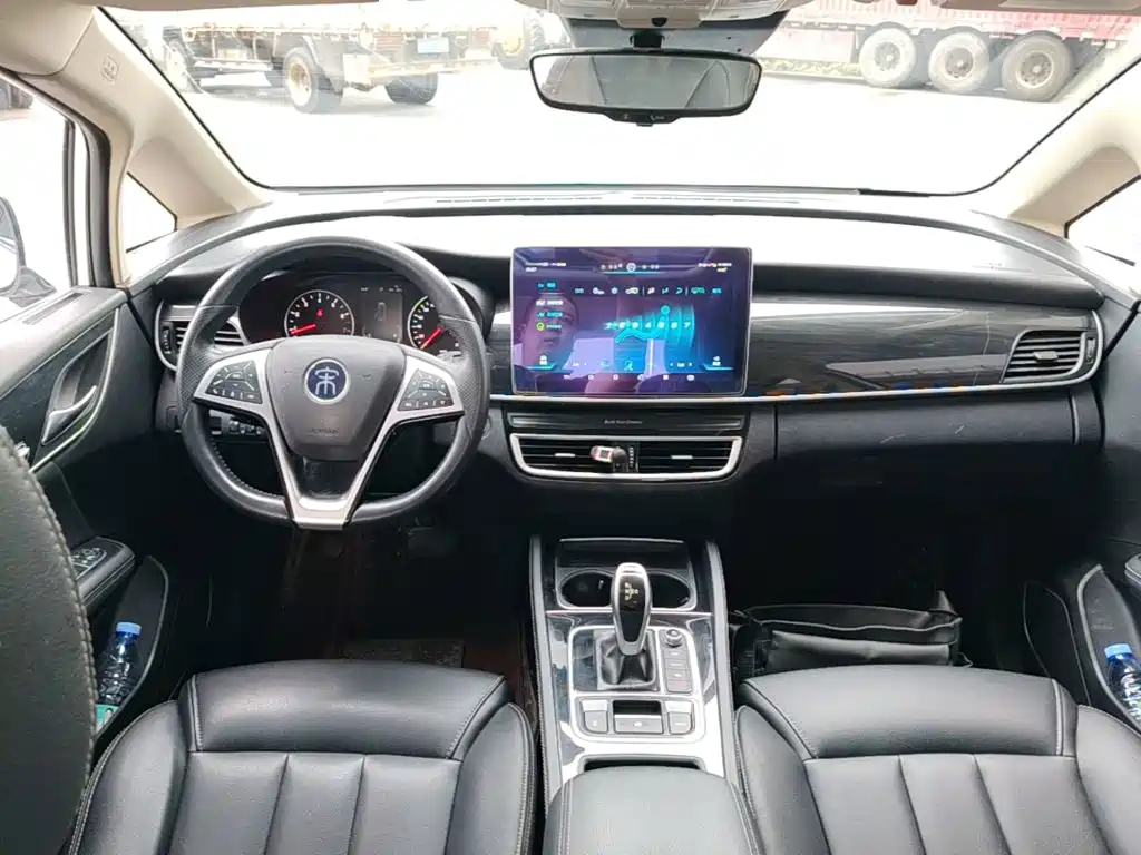BYD MAX — миниатюра 10