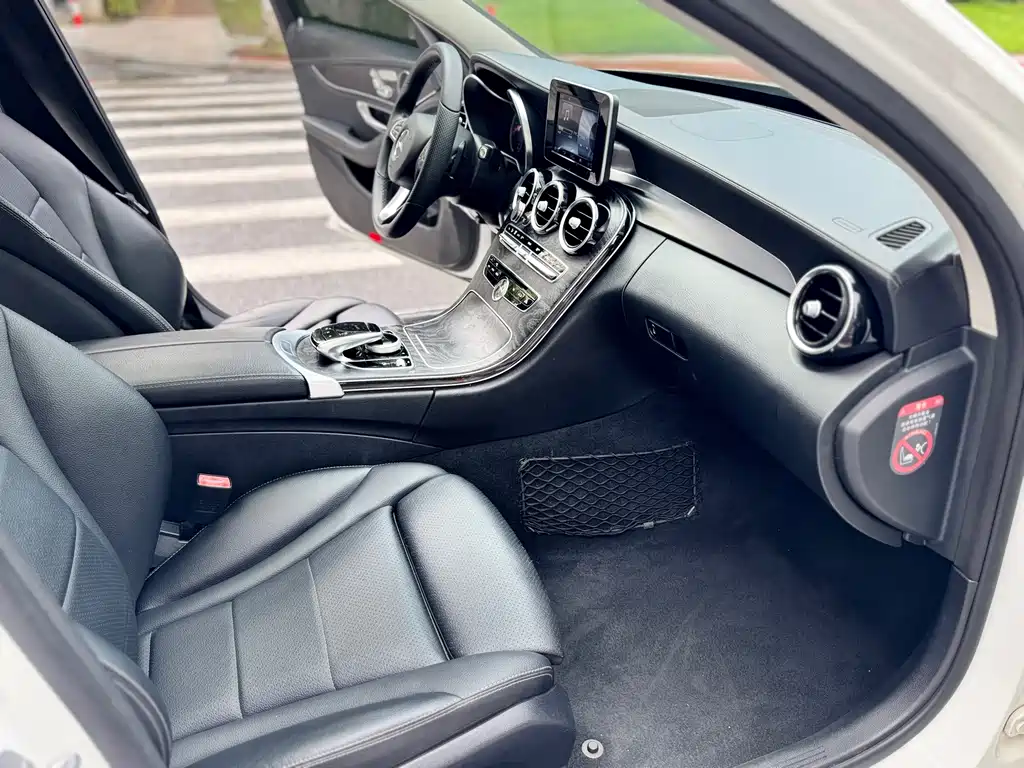 Mercedes-Benz C-Class — миниатюра 10