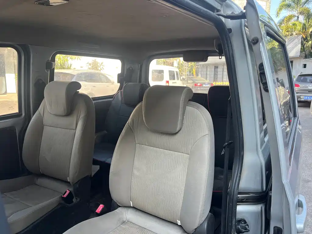 Wuling Rongguang V — миниатюра 11