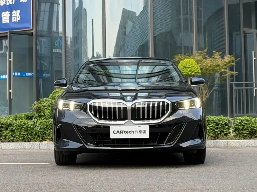 BMW 5 Series — миниатюра 2
