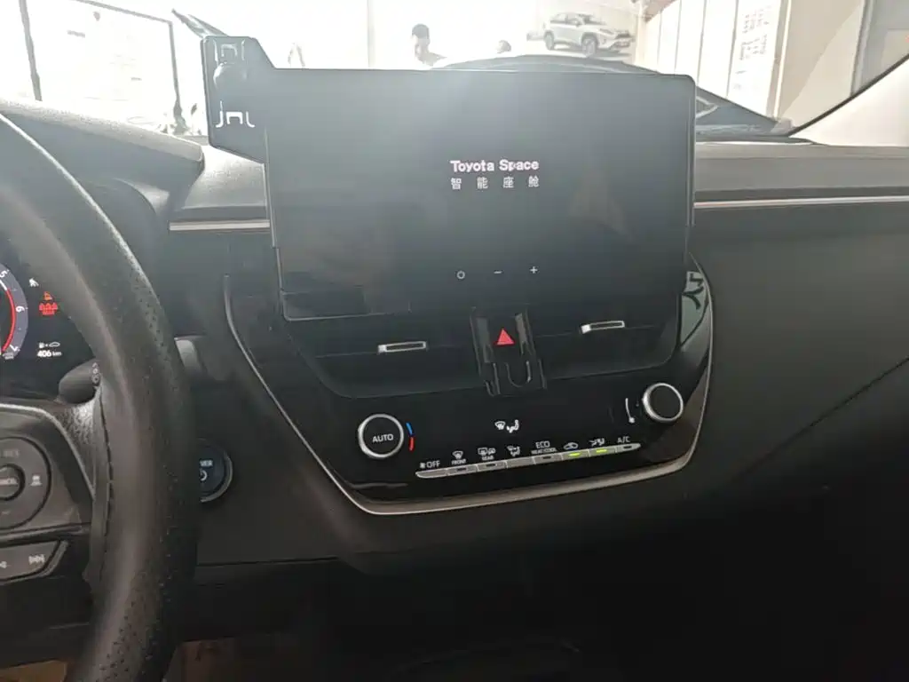 Toyota Corolla — миниатюра 13