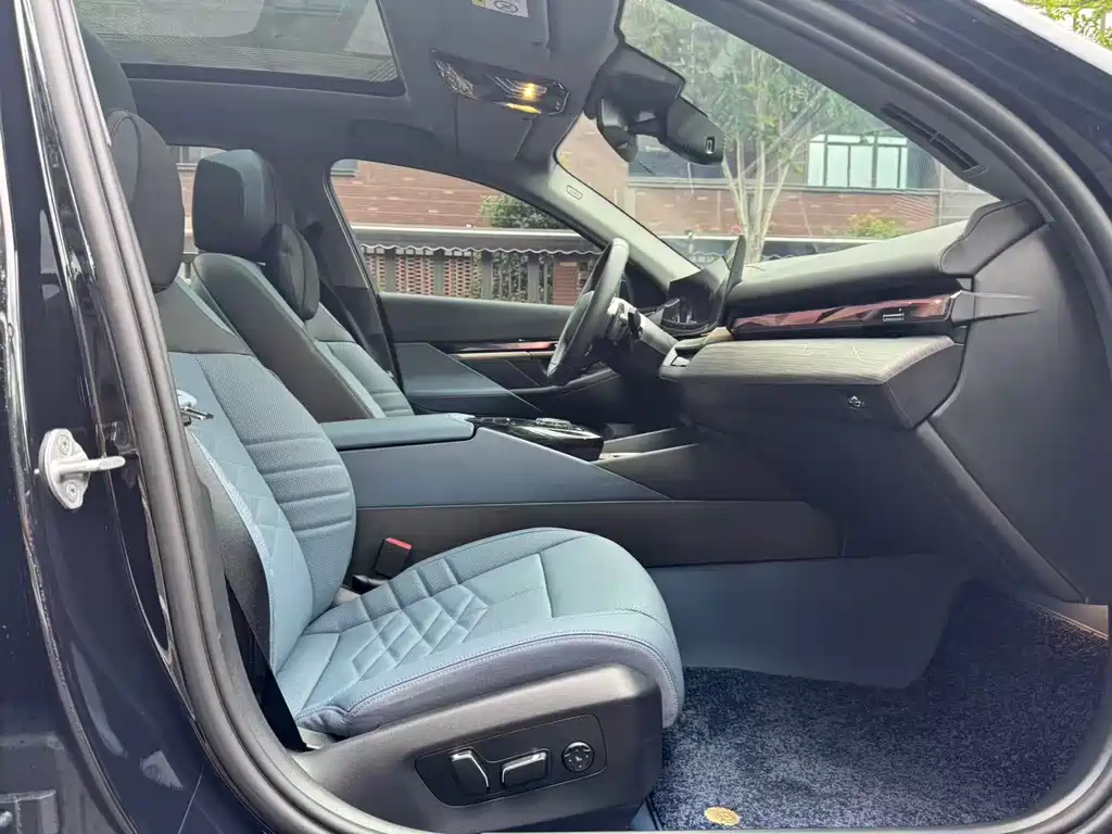 BMW 5 Series — миниатюра 6
