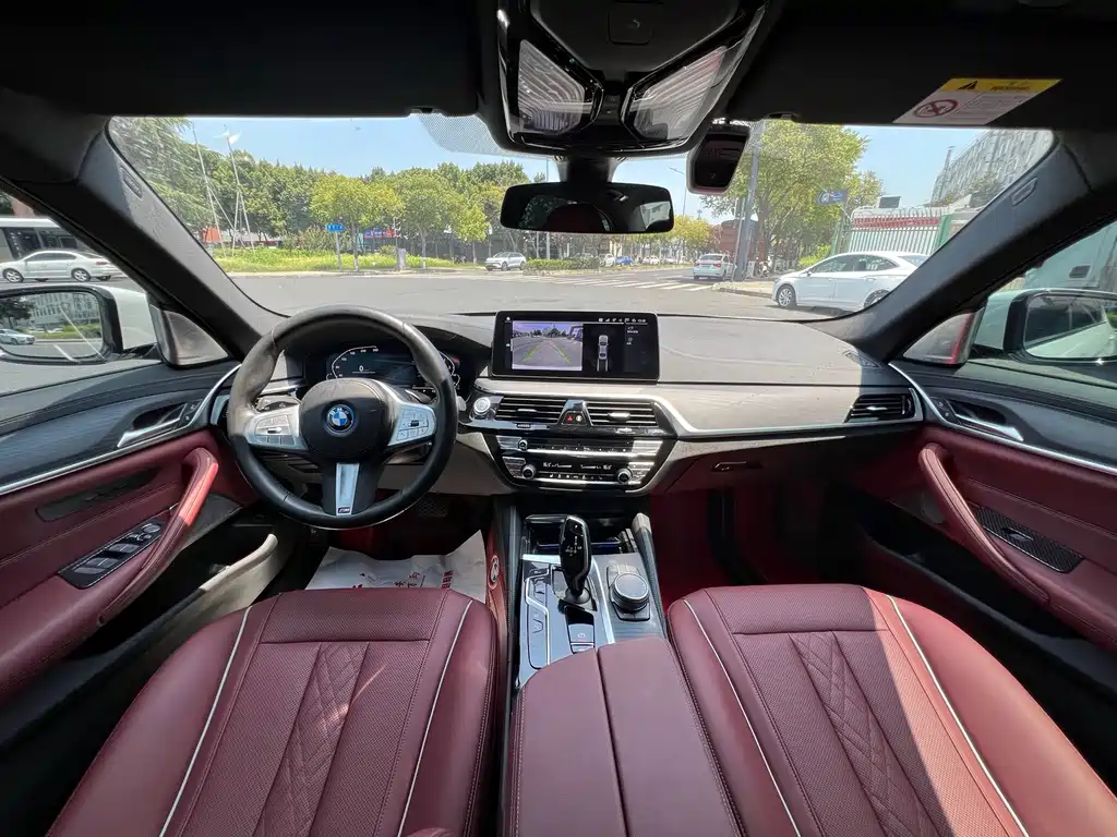 BMW 5 Series New Energy — миниатюра 6