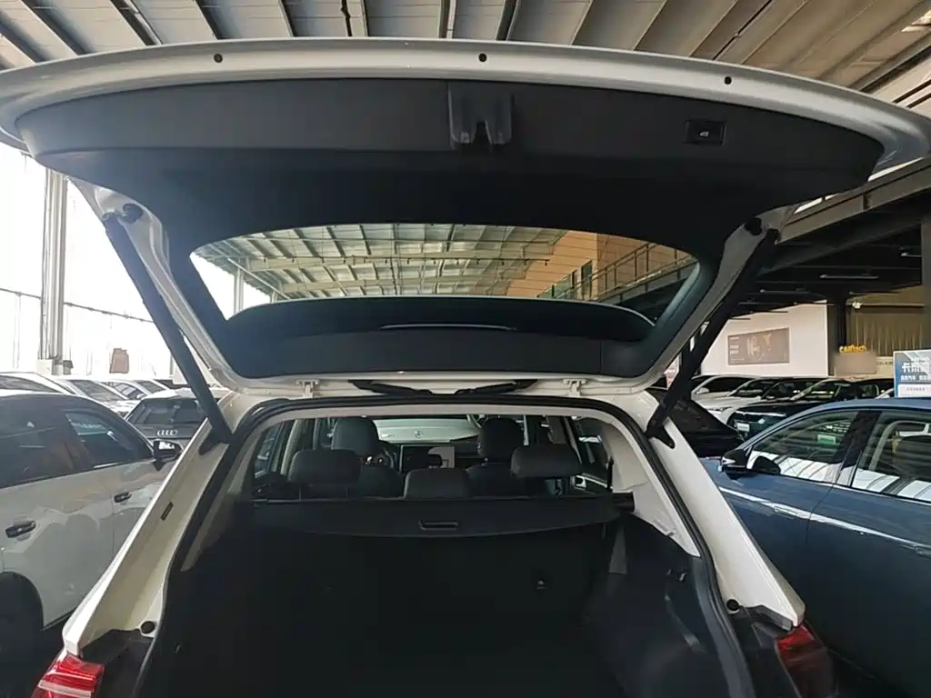 Volkswagen Tiguan L PHEV — миниатюра 19