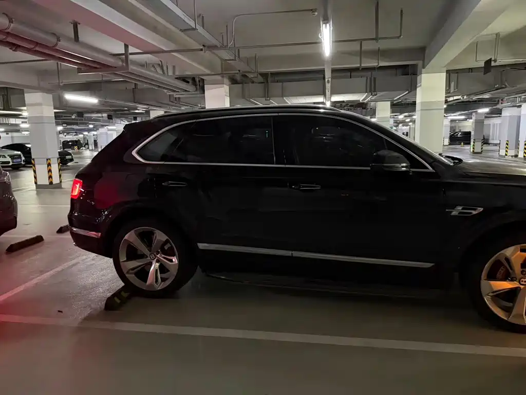 Bentley Bentayga — миниатюра 10