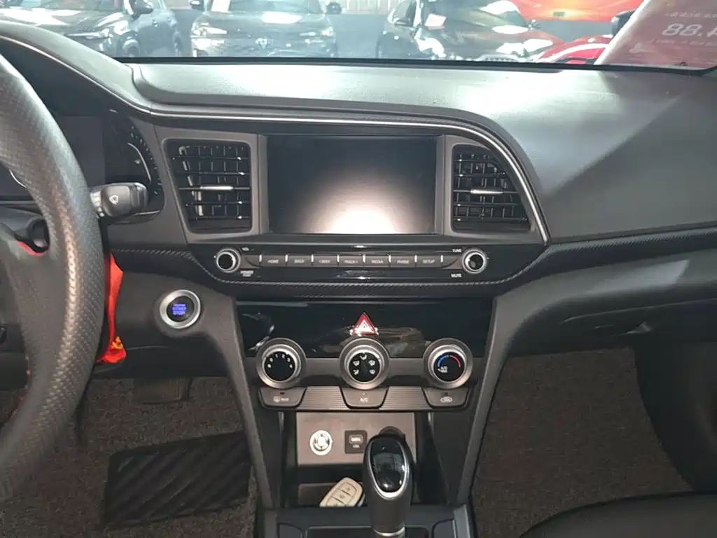 Hyundai Elantra — миниатюра 13
