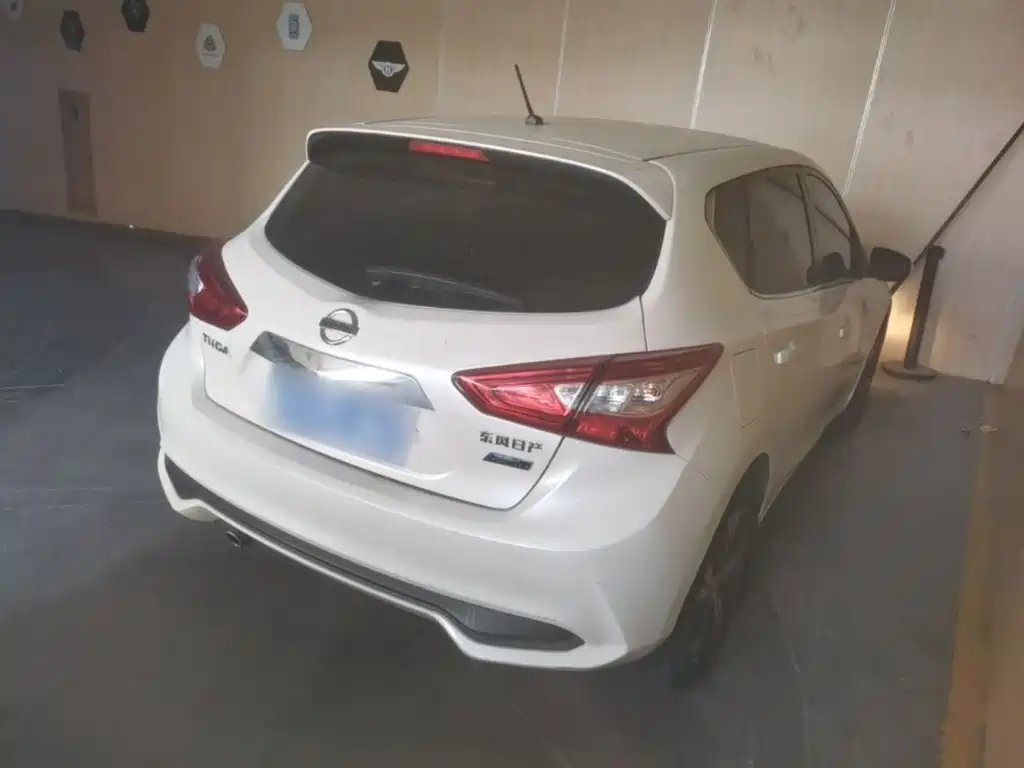Nissan Tiida — миниатюра 7