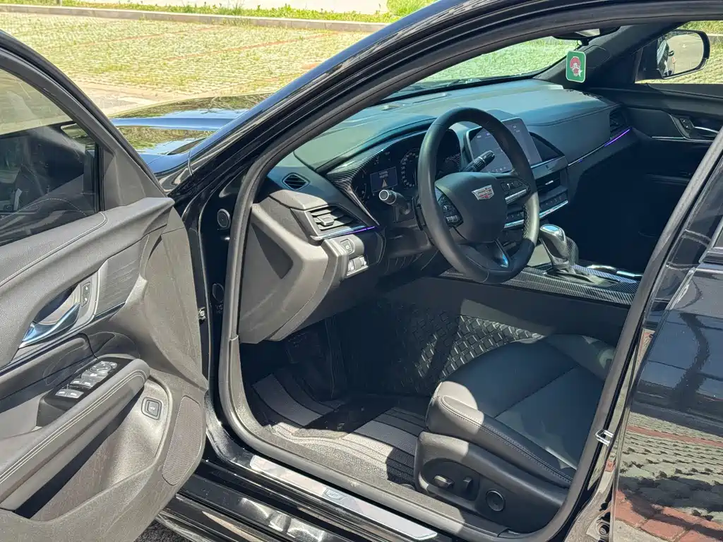 Cadillac CT4 2021 28T