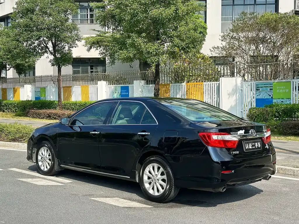 Toyota Camry — миниатюра 8