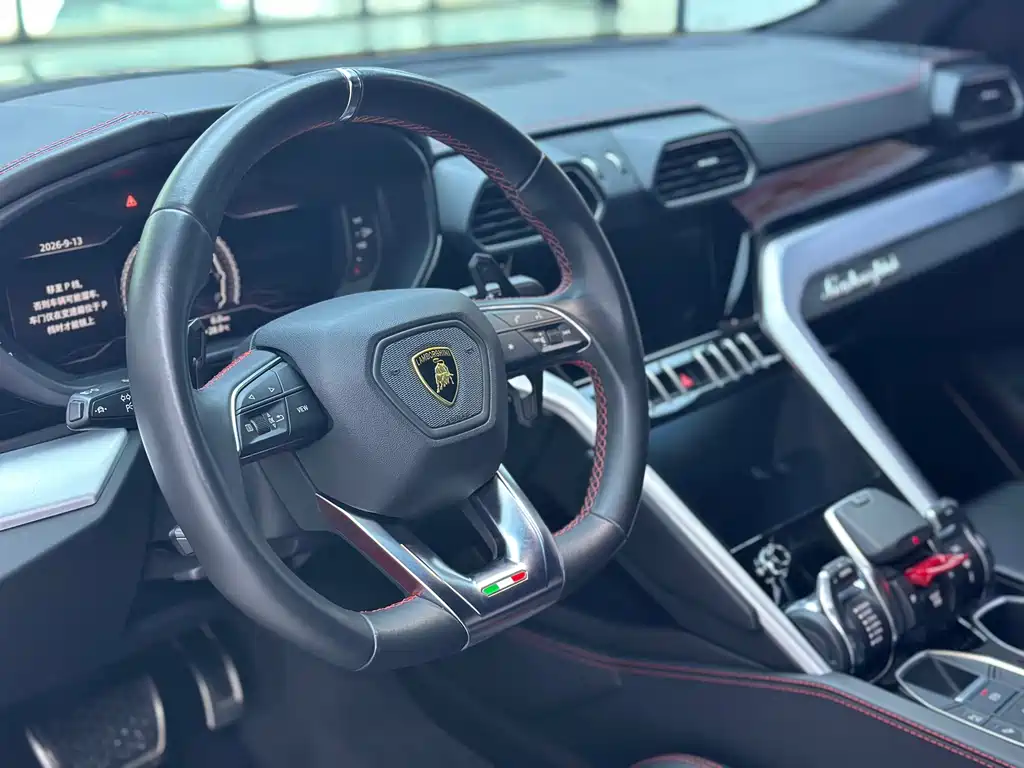 Lamborghini Urus — миниатюра 12